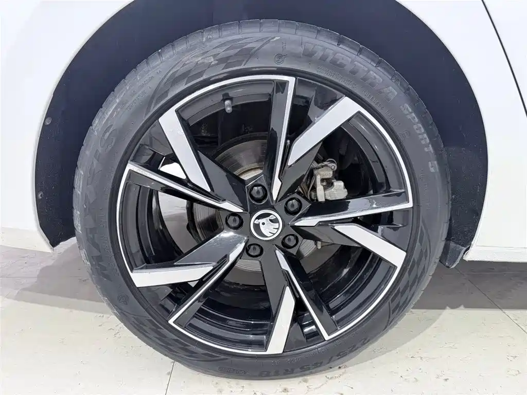 Skoda Octavia 2022 — фото 14