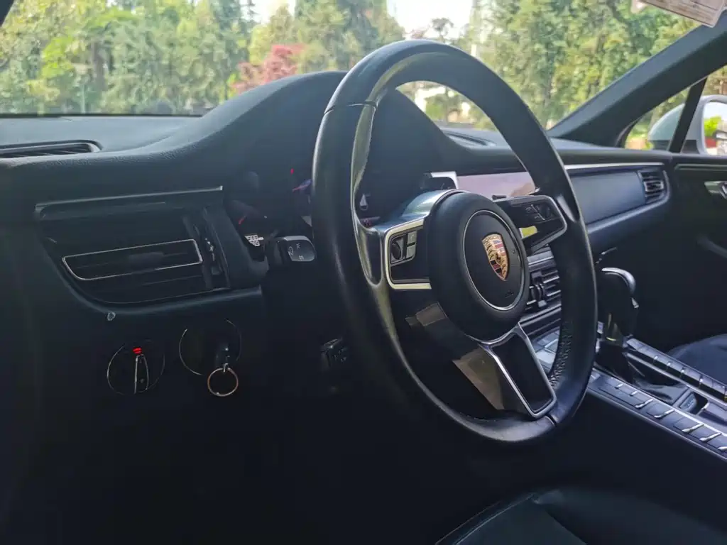 Porsche Macan 2019 — фото 18
