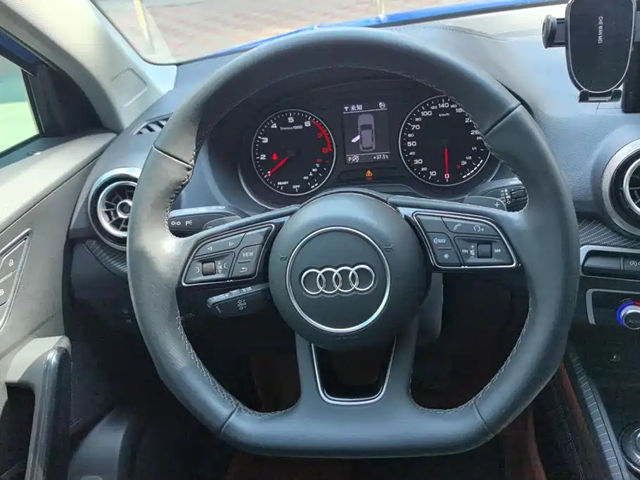Audi Q2L 2025 — фото 15