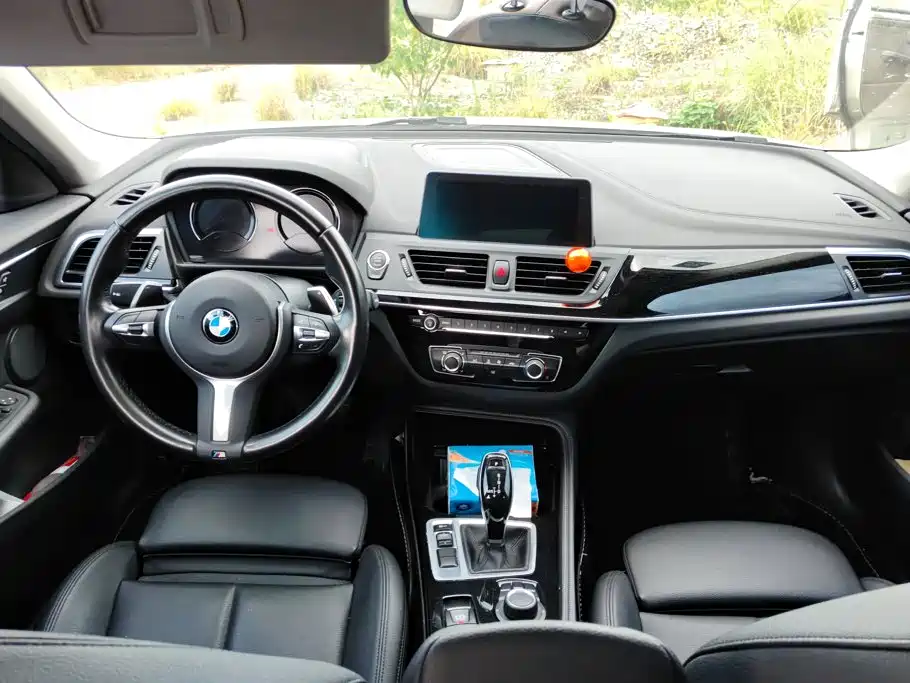 BMW 1 Series 2019 — фото 12