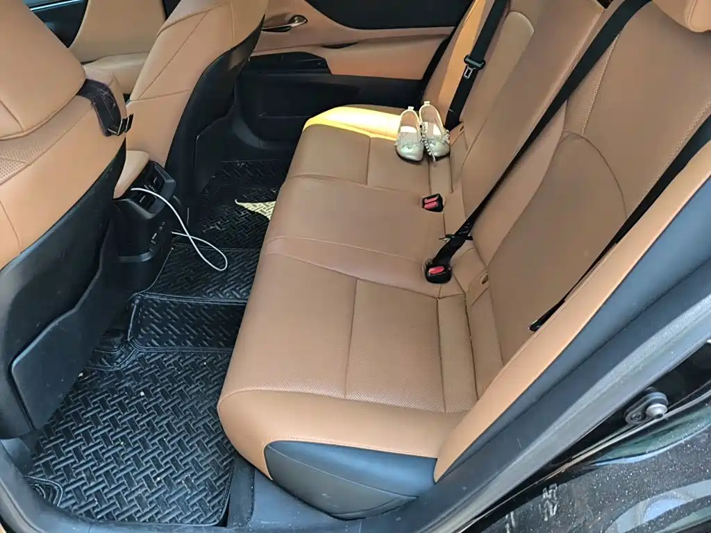 Lexus ES 2023 — фото 15