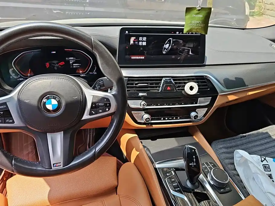 BMW 5 Series 2021 — фото 12