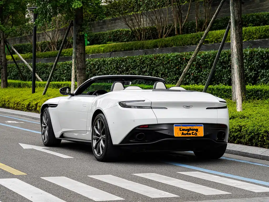 Aston Martin DB11 2020 — фото 30