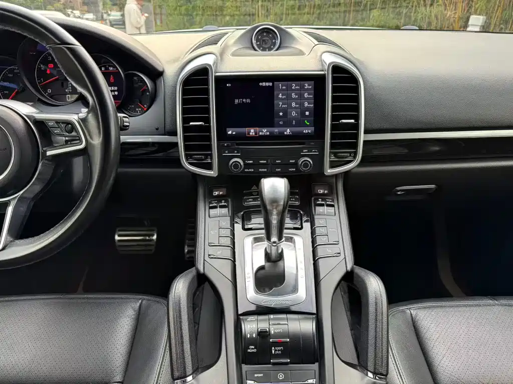 Porsche Cayenne 2015 — фото 18