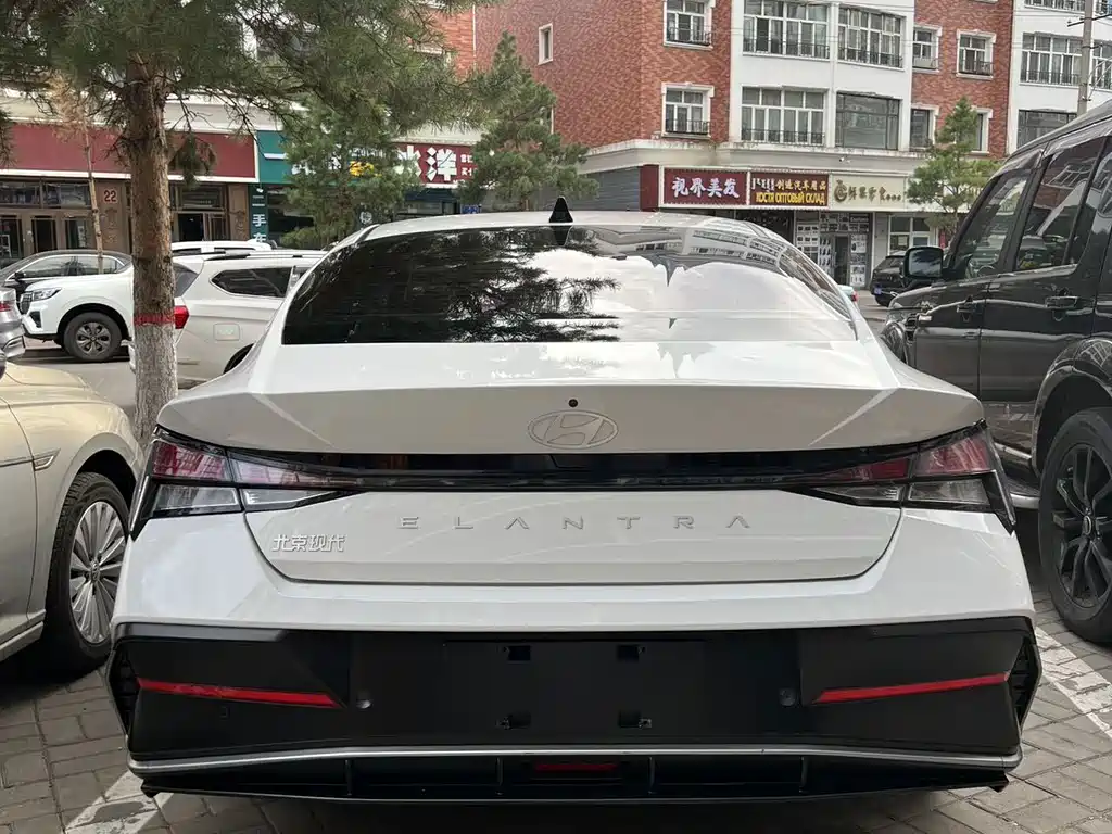 Hyundai Elantra 2023