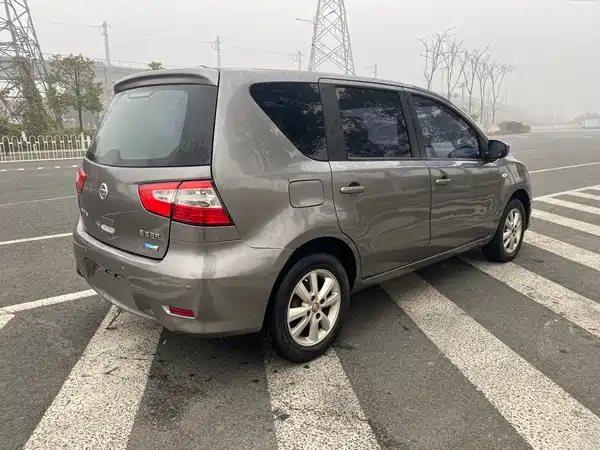Nissan Livina 2013