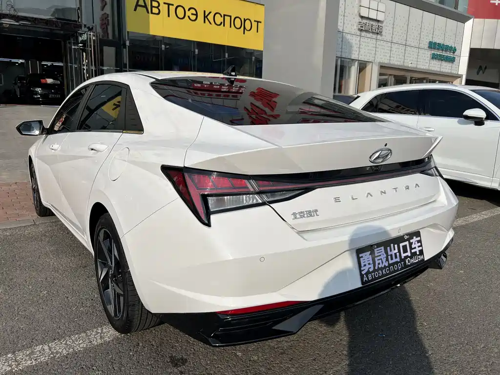 Hyundai Elantra 2023 — фото 4