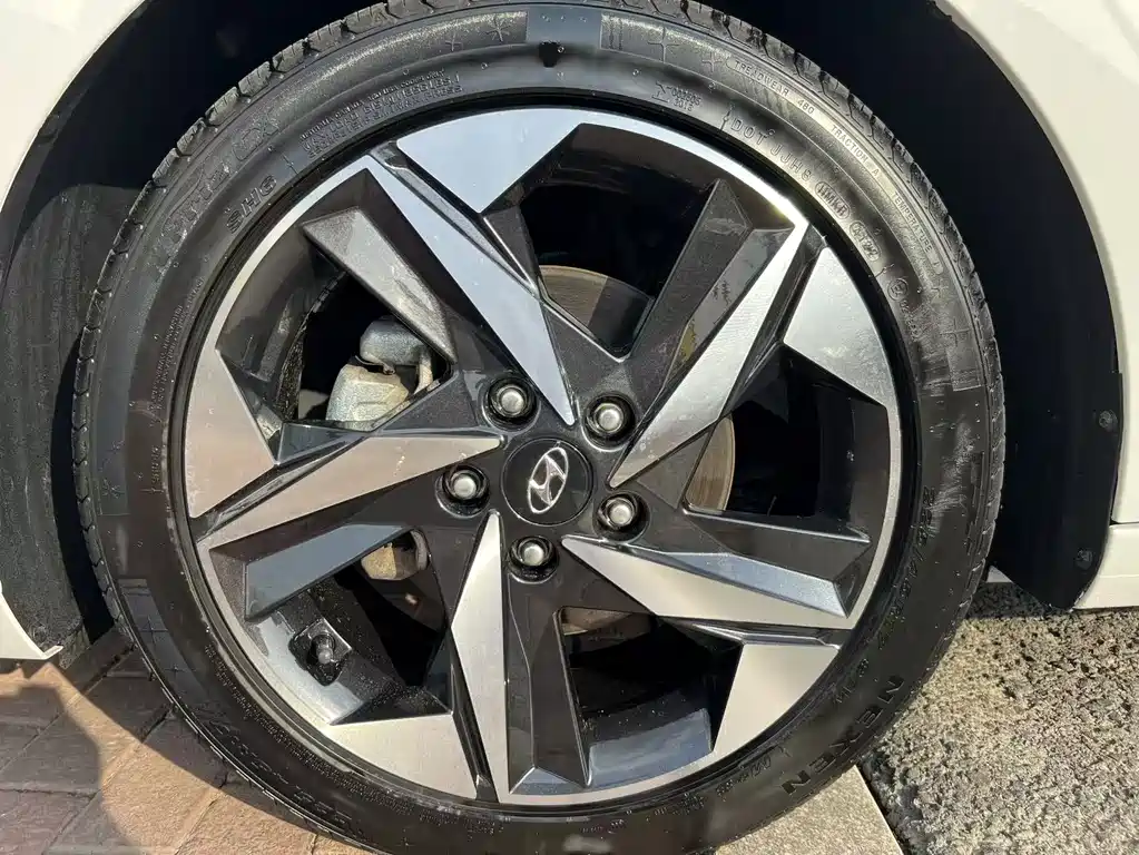 Hyundai Elantra 2023 — фото 19