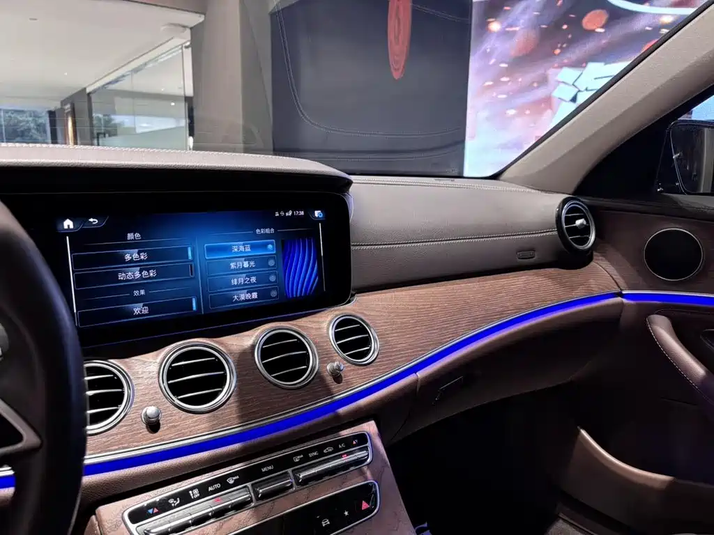 Mercedes-Benz E-Class 2023 — фото 17