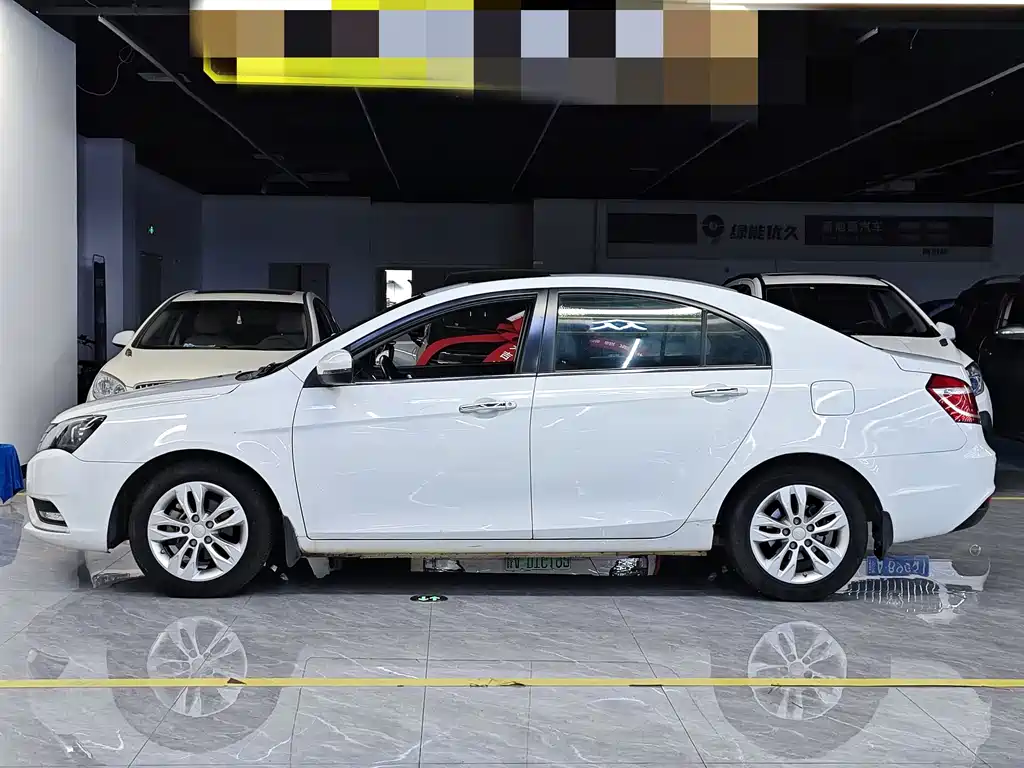 Geely Emgrand 2015 — фото 4