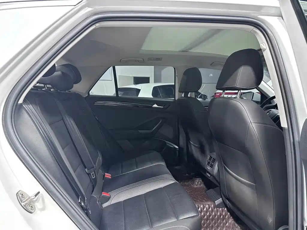 Volkswagen T-Roc 2022 — фото 18