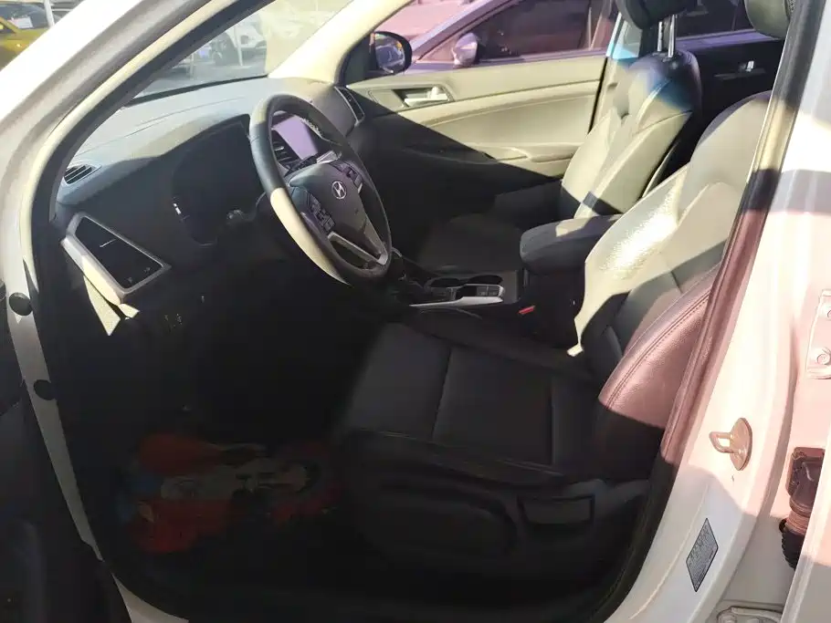 Hyundai Tucson 2017 — фото 9