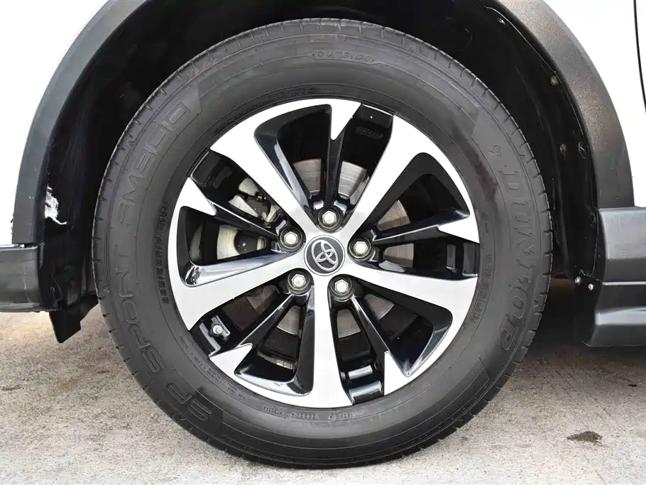 Toyota RAV4 2019 — фото 19