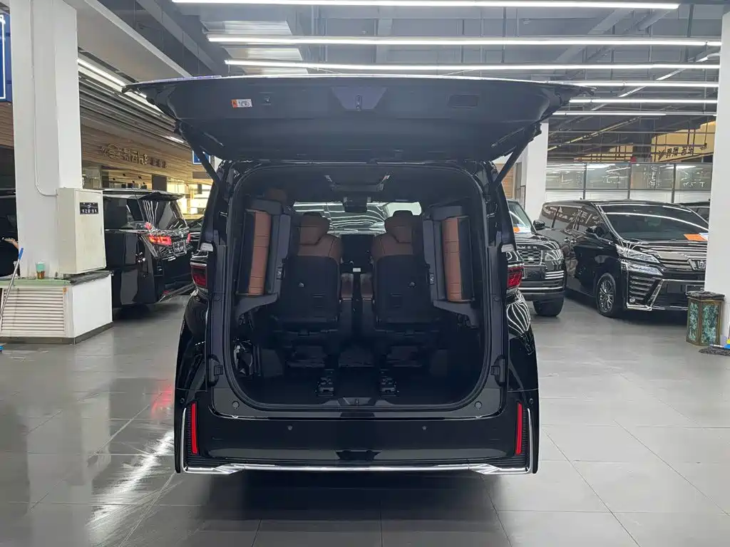 Toyota Vellfire 2024 — фото 14