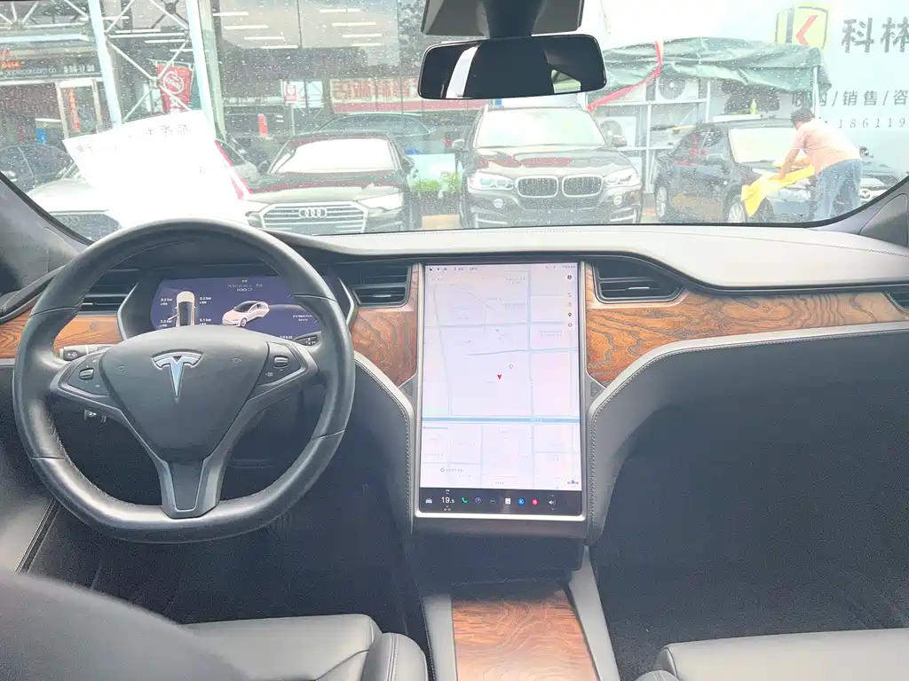 Tesla Model S 2019 — фото 10