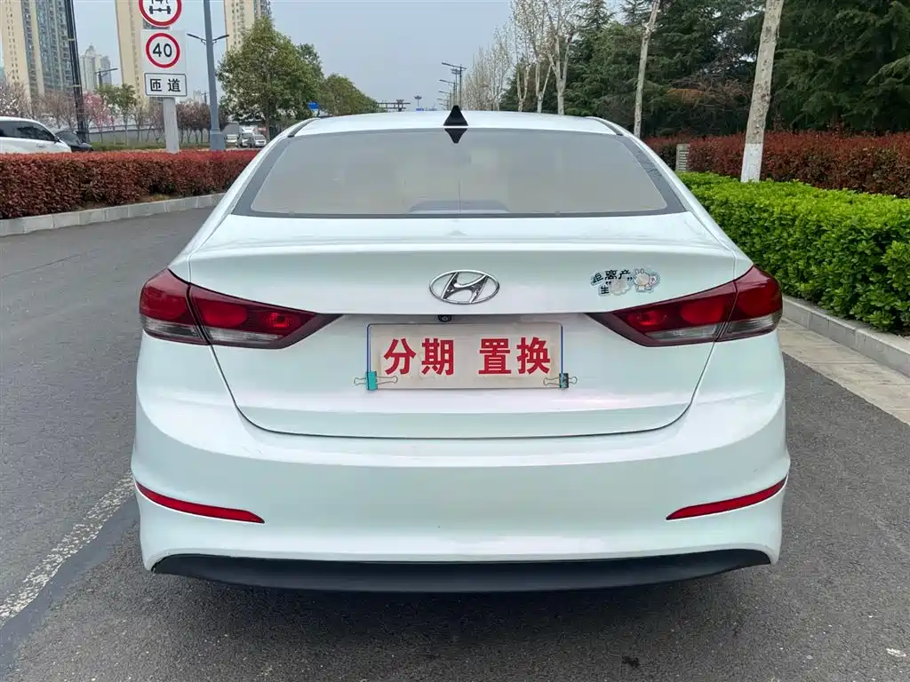 Hyundai Elantra 2017 — фото 13