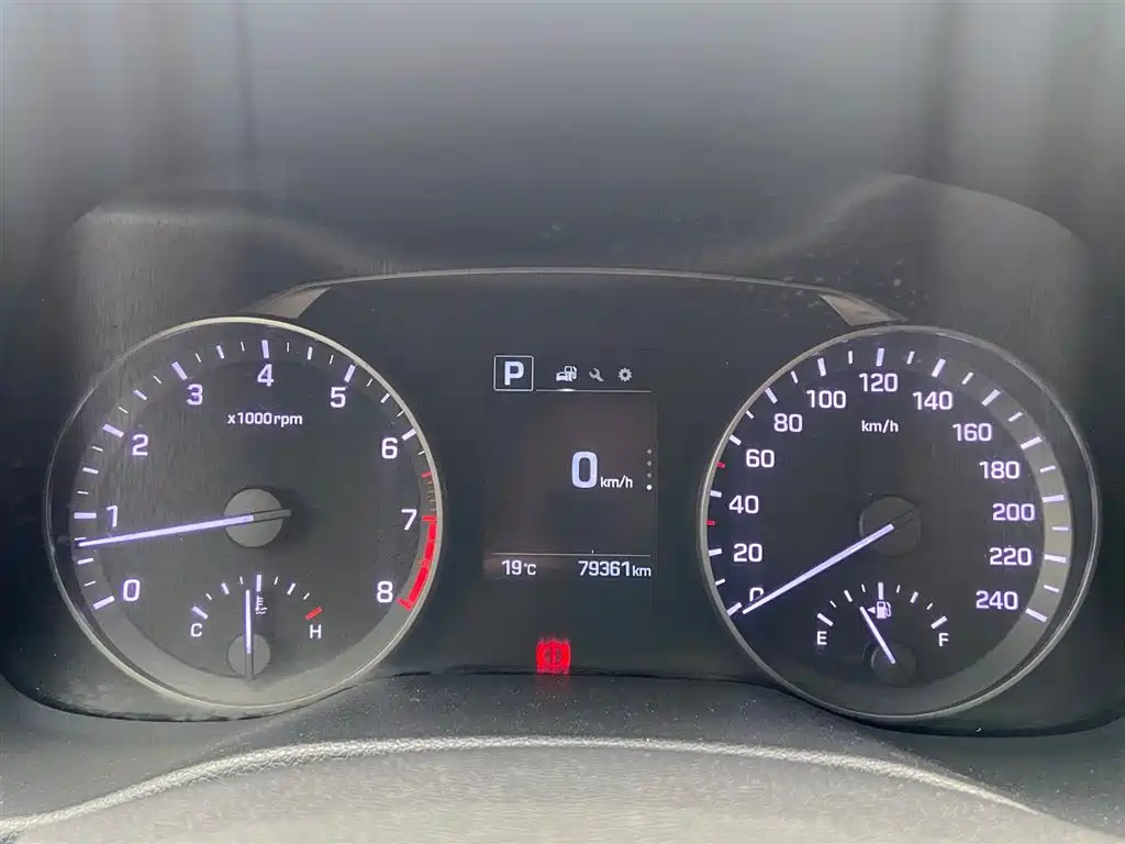 Hyundai Elantra 2017 — фото 19