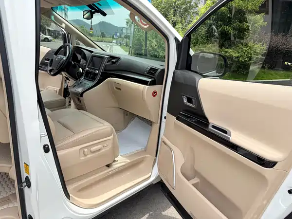 Toyota Alphard 2015