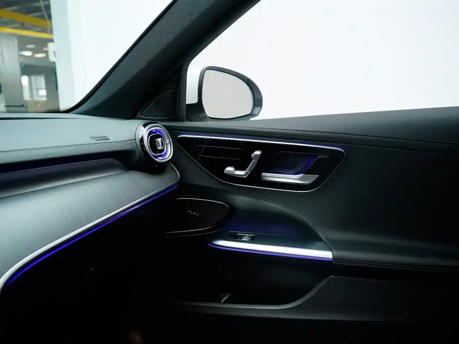 Mercedes-Benz C-Class 2023 — фото 3