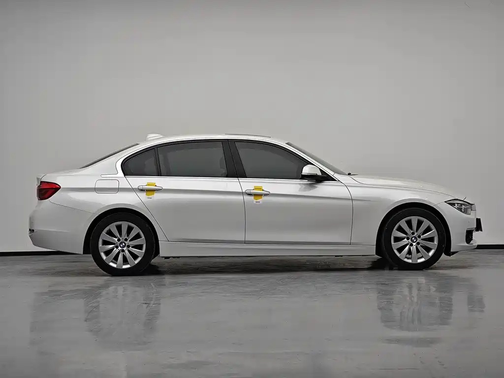 BMW 3 Series 2017 — фото 10