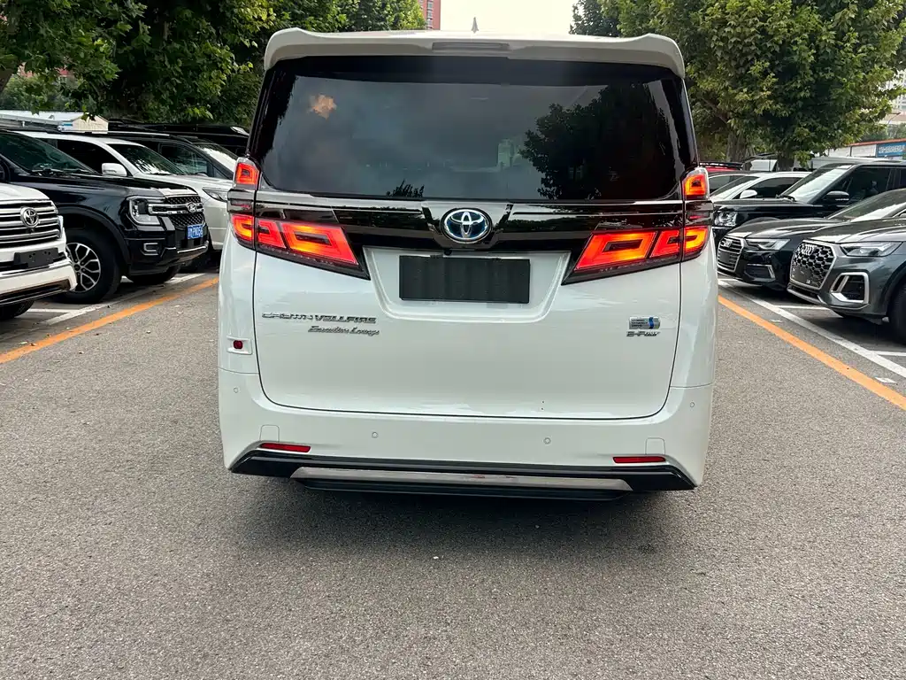 Toyota Vellfire 2023 — фото 6