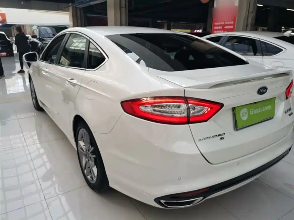 Ford Mondeo 2015 — фото 23