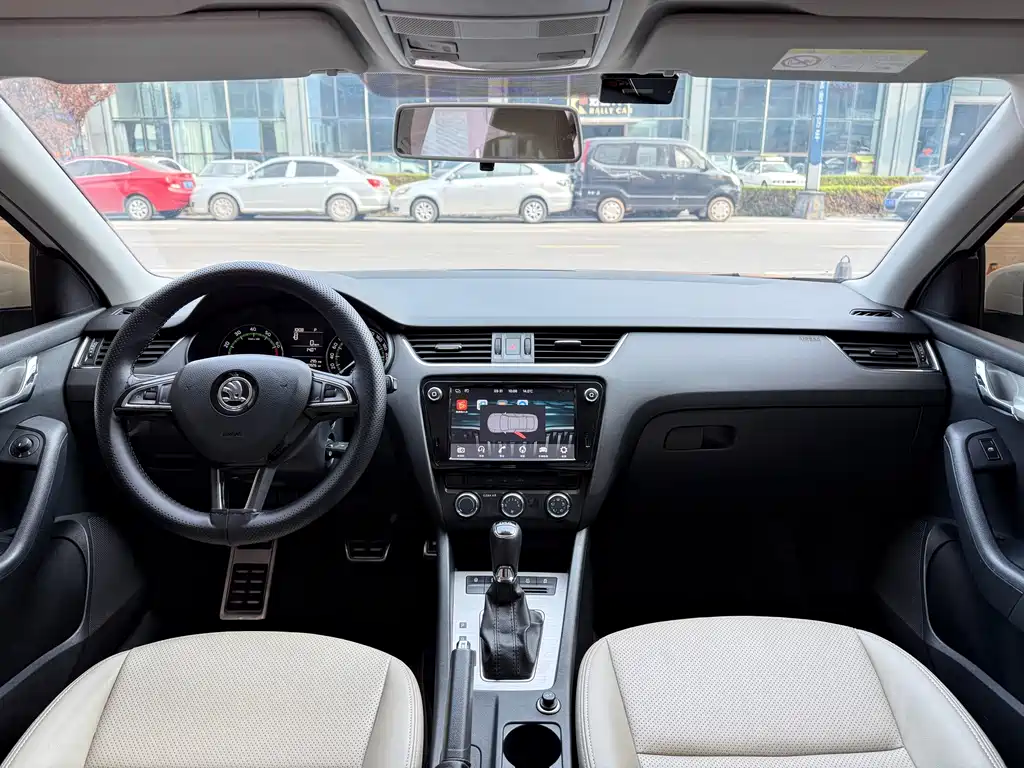 Skoda Octavia 2018 — фото 11