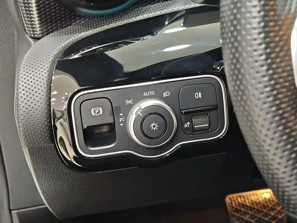 Mercedes-Benz A-Class 2023 — фото 15
