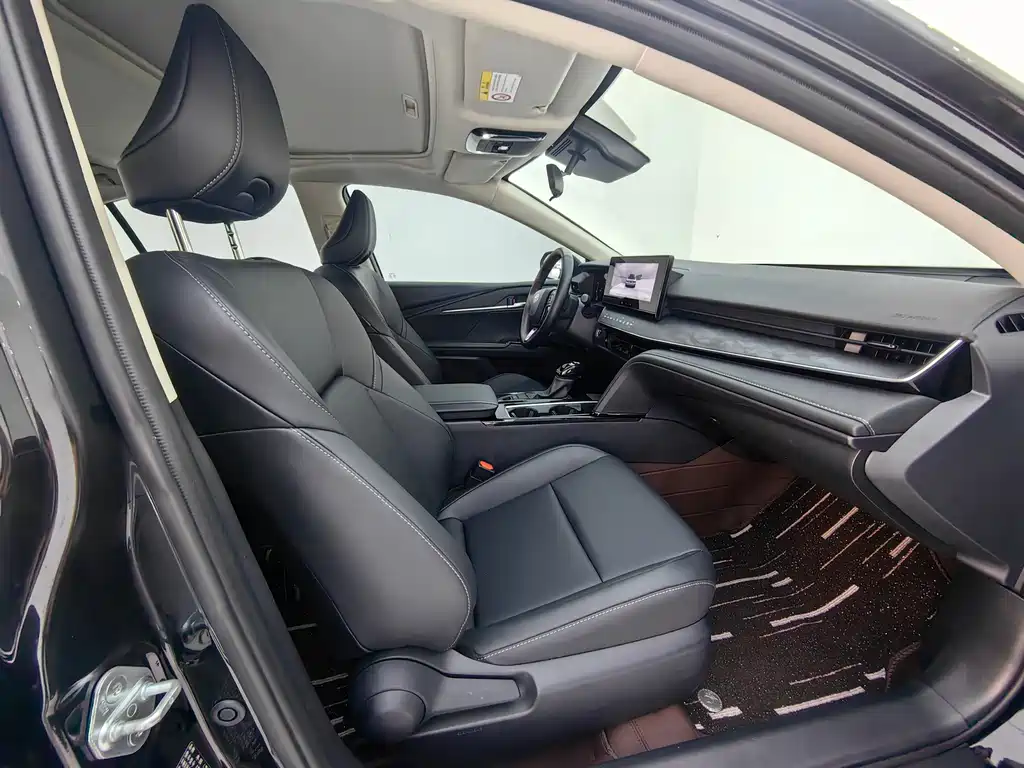 Toyota Camry 2025 — фото 11