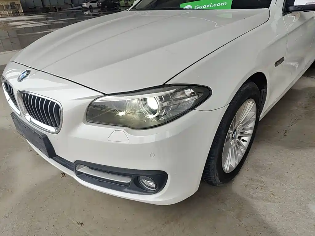 BMW 5 Series 2015 — фото 24