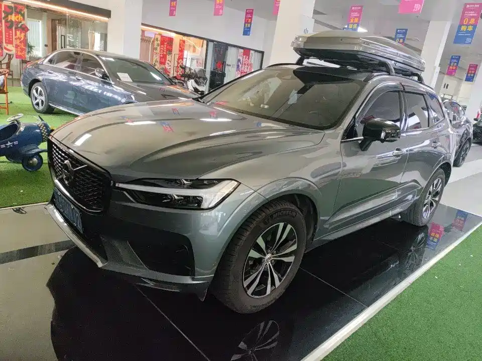 Volvo XC60 2021 — фото 1