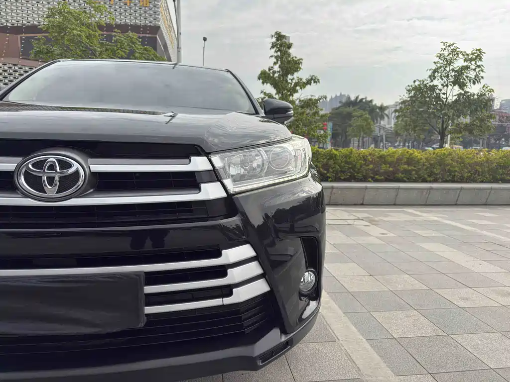 Toyota Highlander 2018 — фото 17