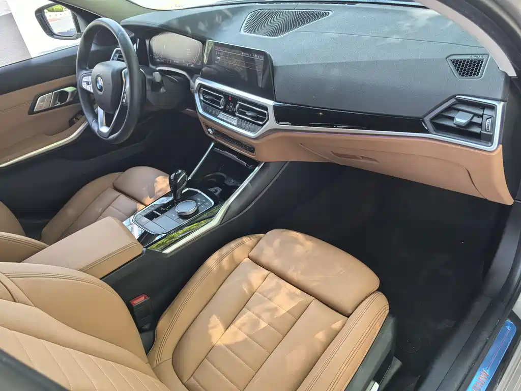 BMW 3 Series 2019 — фото 10