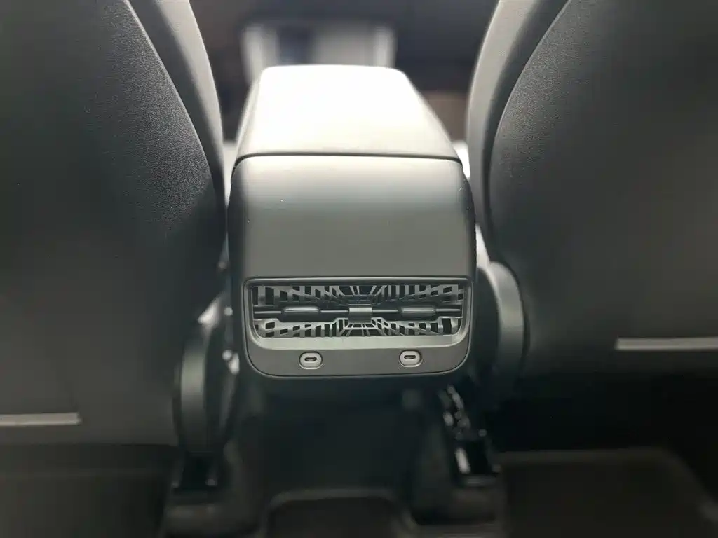 Tesla Model Y 2023 — фото 14