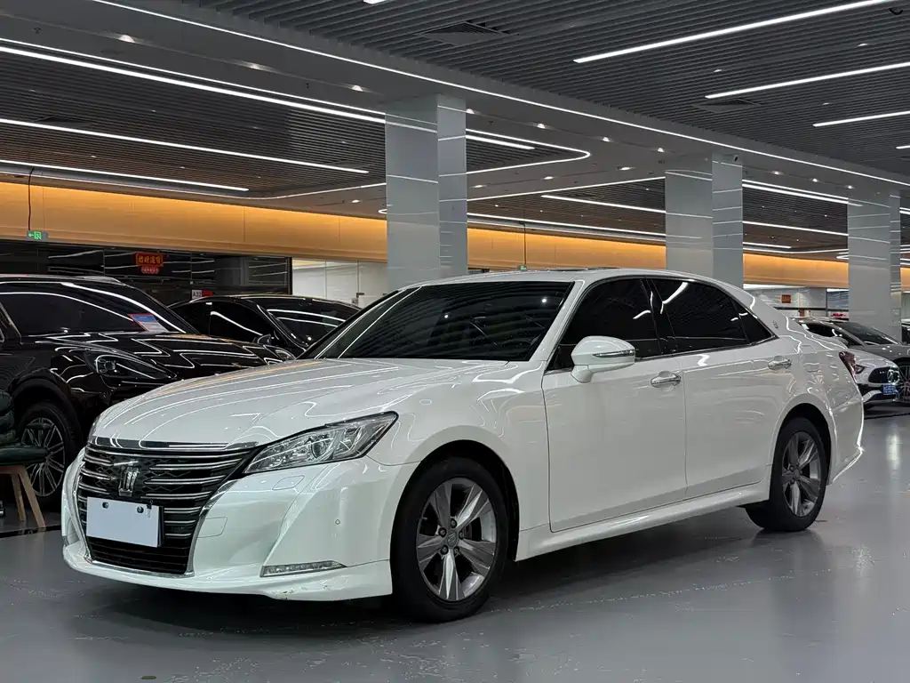 Toyota Crown 2016 — фото 1