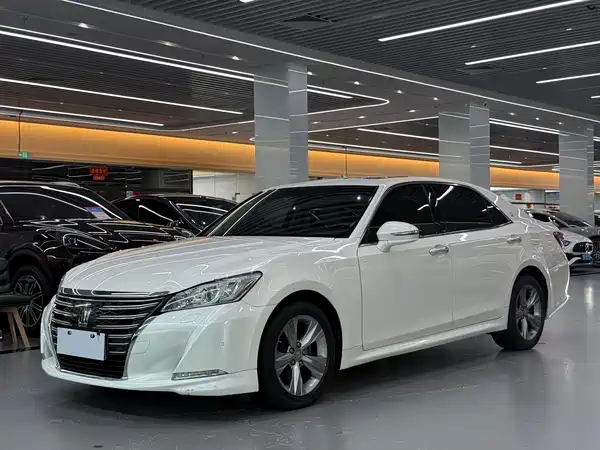 Toyota Crown 2016