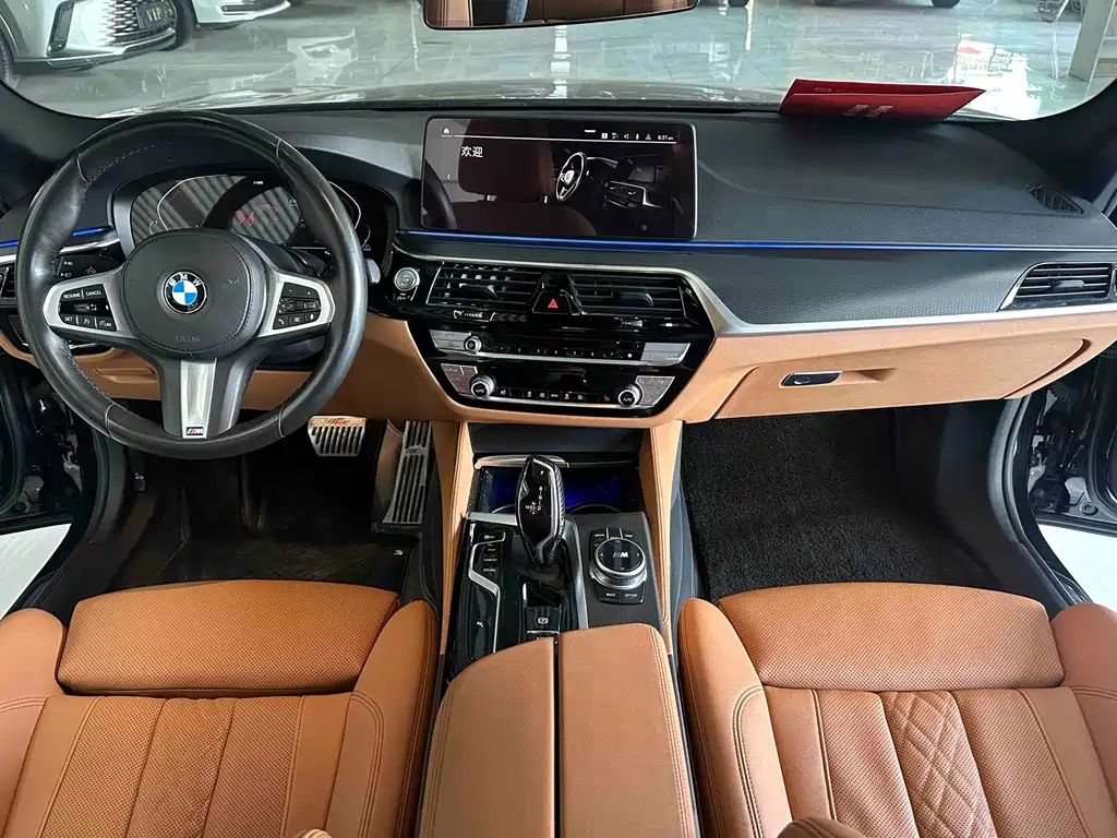BMW 5 Series 2021 — фото 13