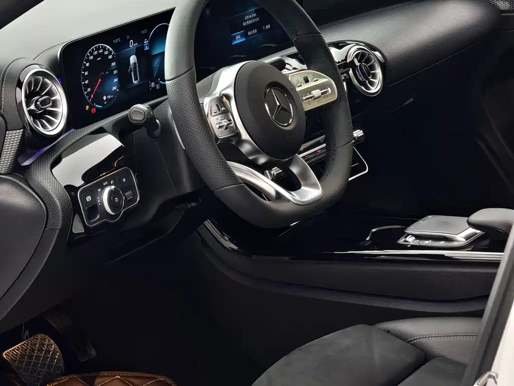Mercedes-Benz A-Class 2023 — фото 5