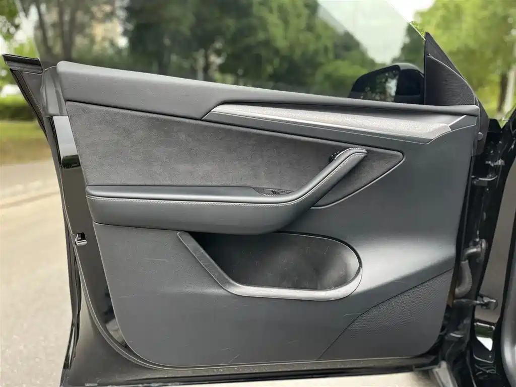 Tesla Model Y 2023 — фото 18