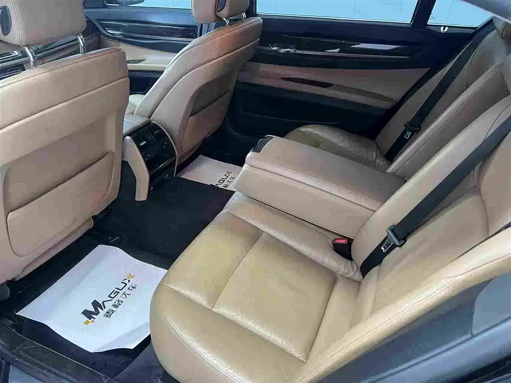 BMW 7 Series 2013 — фото 11