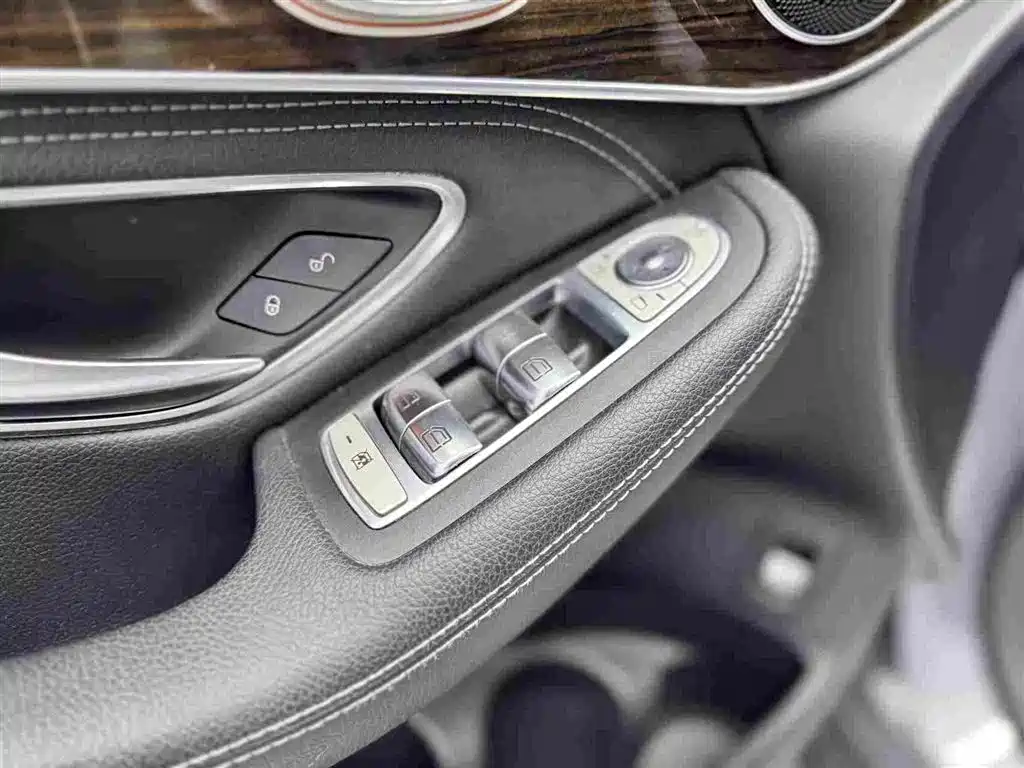 Mercedes-Benz GLC 2018 — фото 15