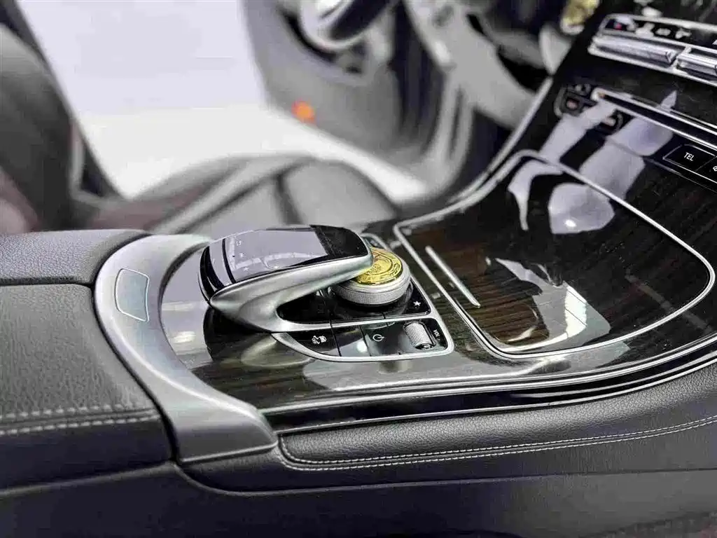 Mercedes-Benz GLC 2018 — фото 13