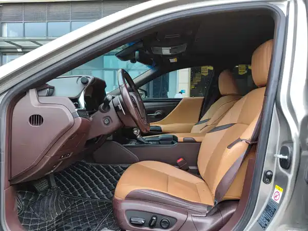 Lexus ES 2018