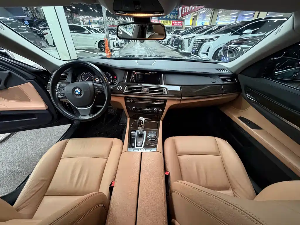 BMW 7 Series 2015 — фото 14