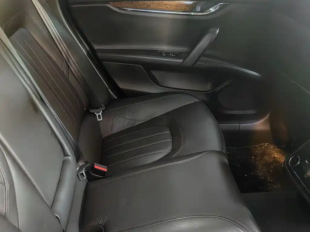 Maserati Quattroporte 2018 — фото 16