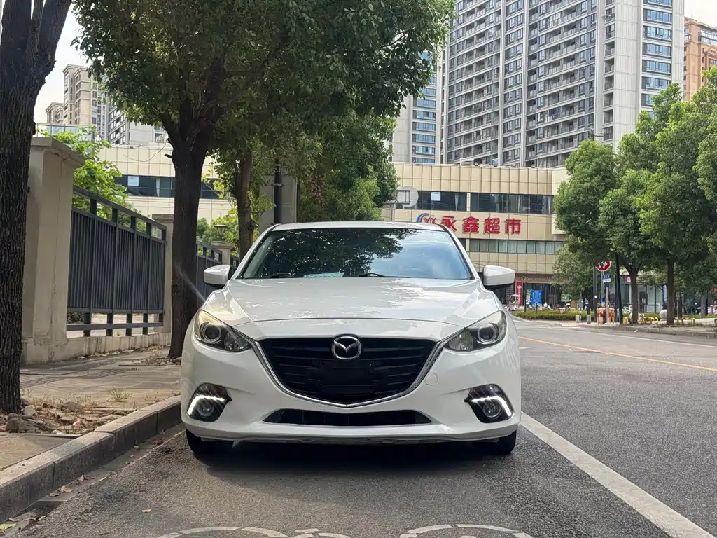 Mazda 3 Axela 2015