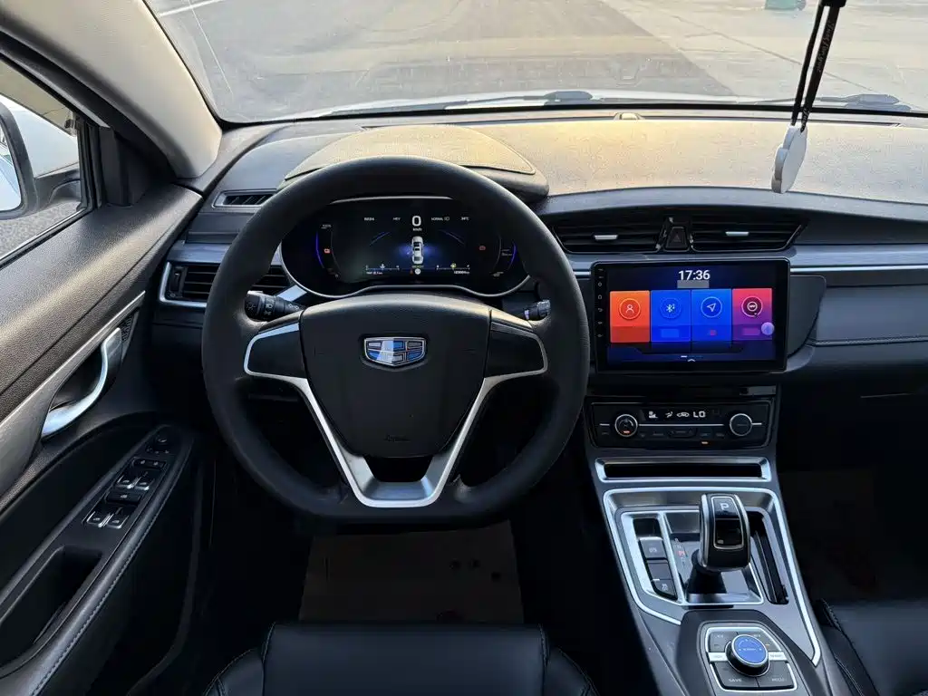 Geely Emgrand New Energy 2019 — фото 11