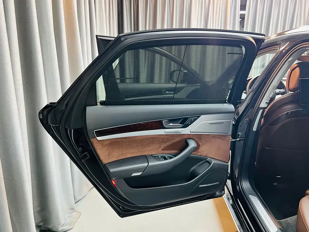 Audi A8 2012 — фото 15