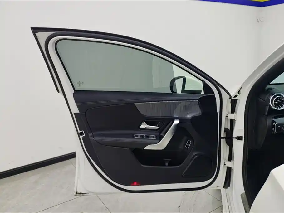 Mercedes-Benz A-Class 2022 — фото 7