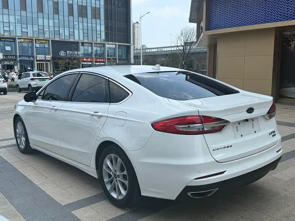 Ford Mondeo 2019 — фото 15